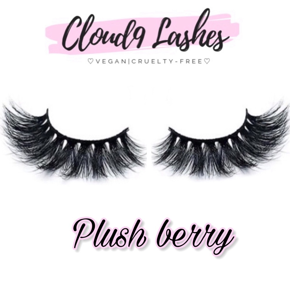 3D lashes in “plush berry”